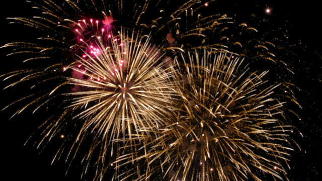 [4k] Fireworks Video Black Footage, FWCK XXL Edition, Finale Burst Bleeding (7 of 12) [Digital]